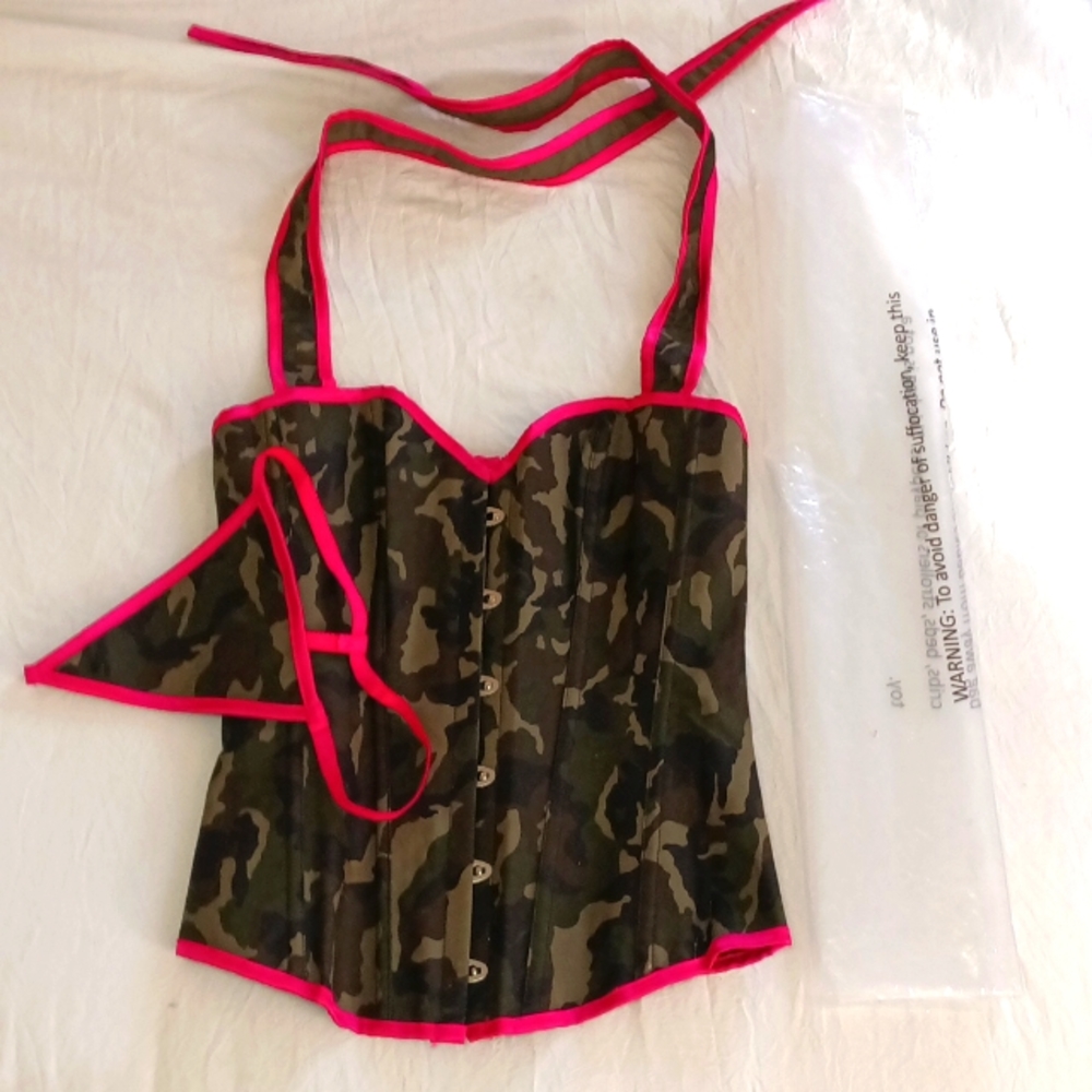 Halter Camo & Pink Corset Set NWT! NIP! 🔥💕